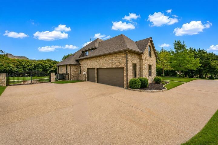 Photo de la propriété:  3908 Lakewood Heights Court  TX 76179 