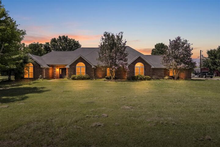 Property Photo: 511 Farrar Road TX 75165