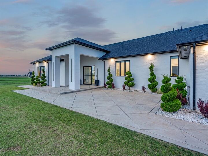 Property Photo: 24400 N Council Road OK 73025
