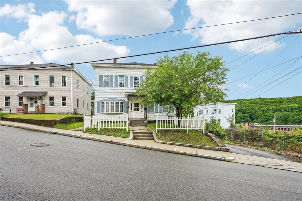 Property Photo:  25 Beech St  MA 01420 