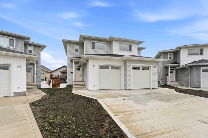61 Pinnacle Close — photo 1