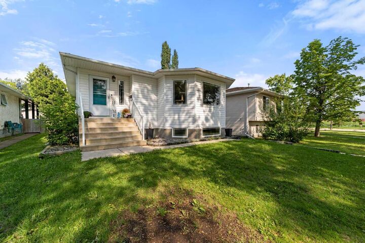 Property Photo: 5224 43 Street AB T4V 1B7