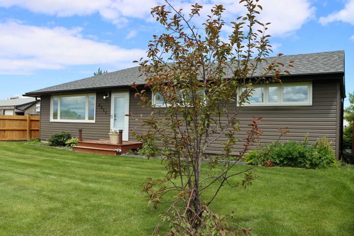 Property Photo: 4511 50 Avenue AB T0H 3N0