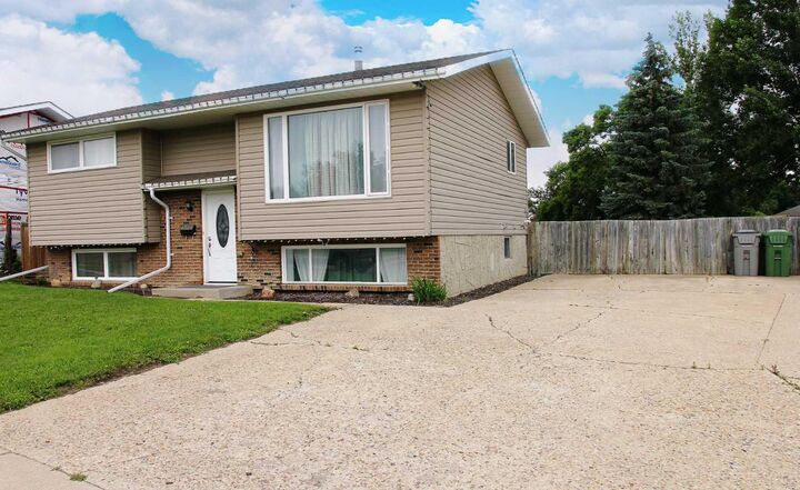 Property Photo:  4724 28 Street  SK S9V 1G9 