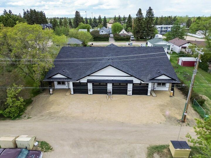 Property Photo:  5463 55 Avenue 8  AB T4L 1M1 