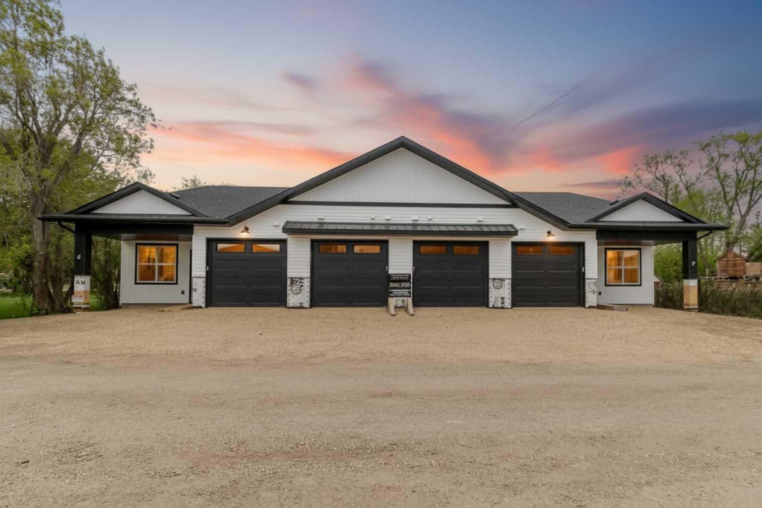 Property Photo: 5463 55 Avenue 3 AB T4L 1M1