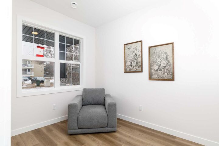 Property Photo:  5463 55 Avenue 2  AB T4L 1M1 