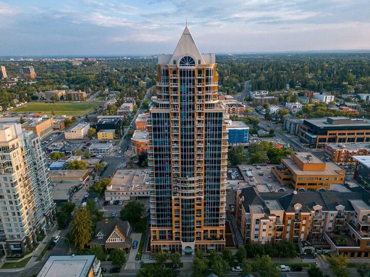 Property Photo: 817 15 Avenue SW 803 AB T2R 0H8