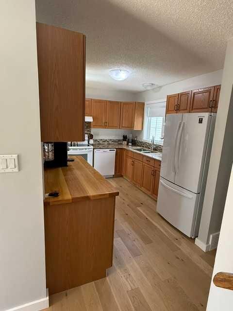 Property Photo:  10220 106 Street  AB T0H 1Z0 