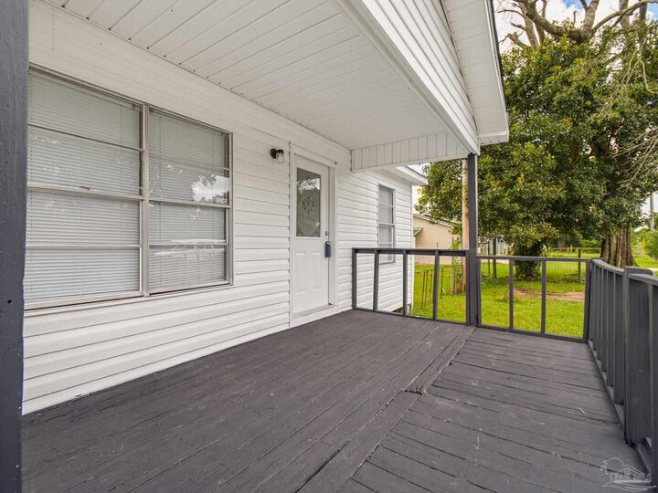 Property Photo: 2451 Green Village Rd FL 32568