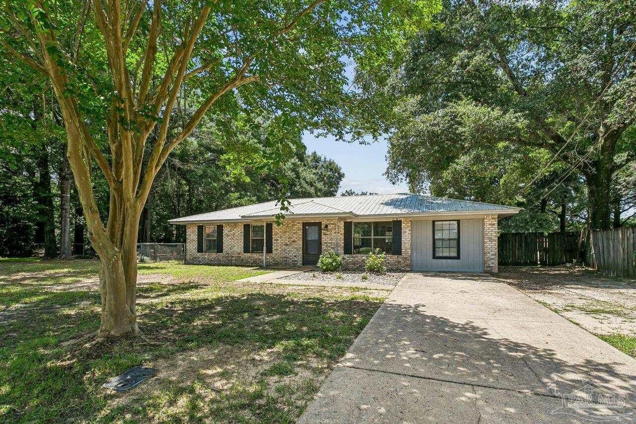 Property Photo:  5389 Camille Gardens Cir  FL 32570 