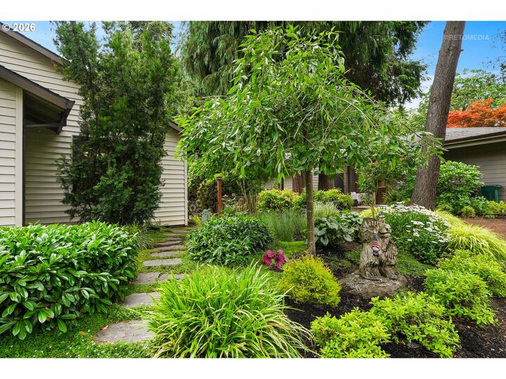 Property Photo: 903 NE 3rd Ave OR 97124