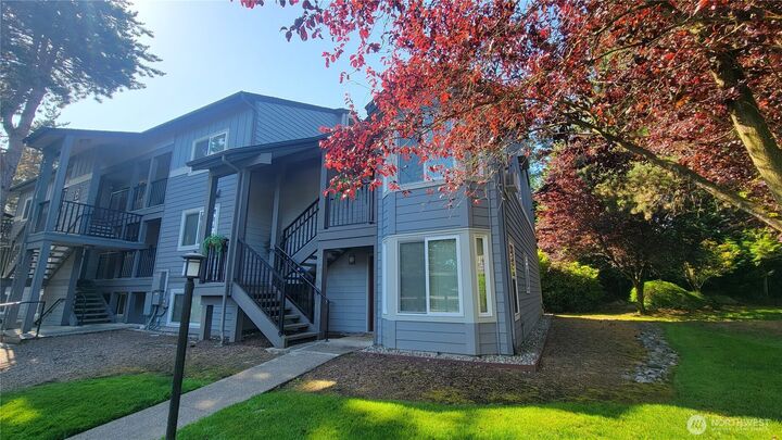 Property Photo:  11109 NE 124th Lane B208  WA 98034 