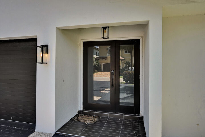 Property Photo: 933 Banyan Drive FL 33483