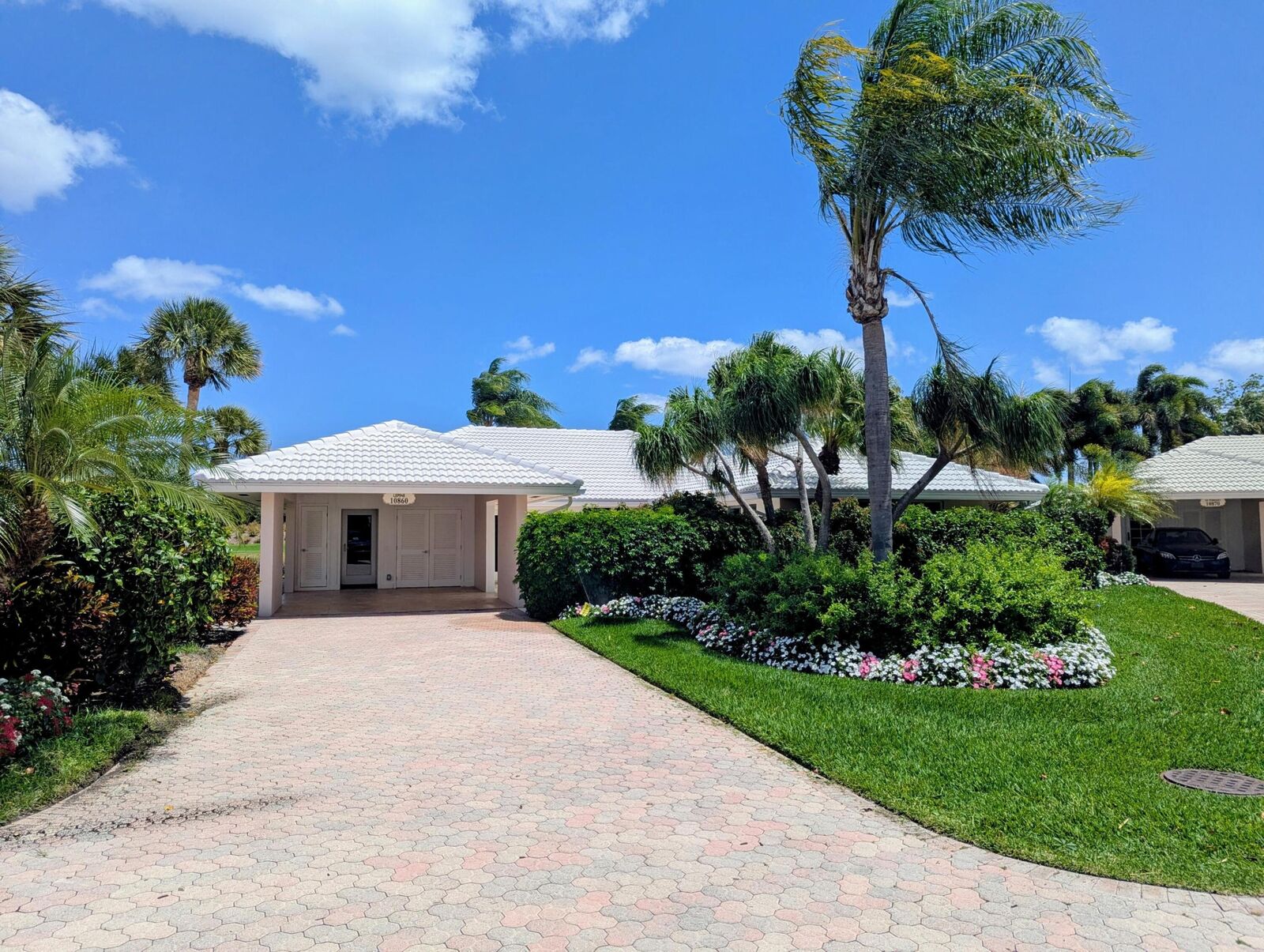 Property Photo:  10860 Tamarisk Trail  FL 33436 