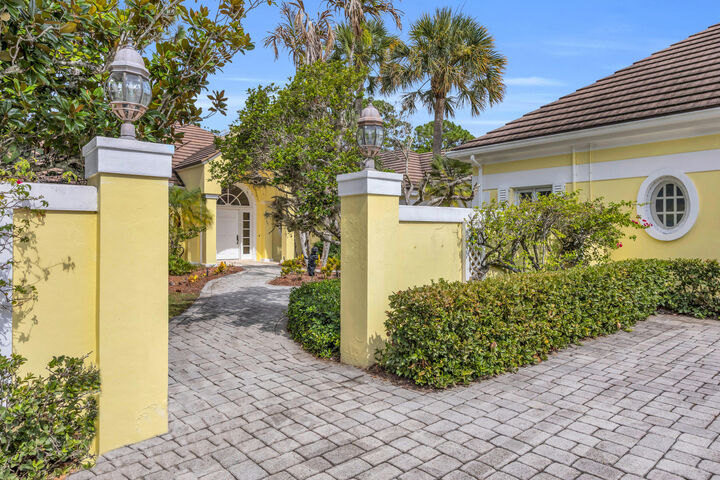 Property Photo: 7107 SE Golfhouse Drive FL 33455