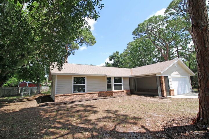 Property Photo:  271 Naylor NE  FL 32907 