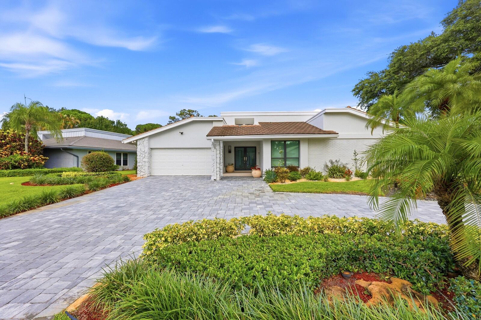 Property Photo:  624 W Lakewoode Circle W  FL 33445 