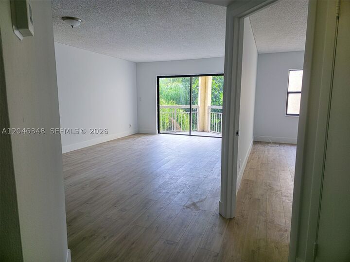 Property Photo:  8290 Lake Dr 422  FL 33166 