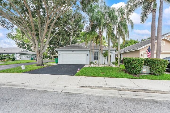 Property Photo: 9161 N Lake Park Cir N FL 33328
