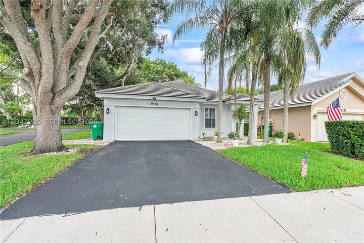 Property Photo:  9161 Lake Park Cir N  FL 33328 