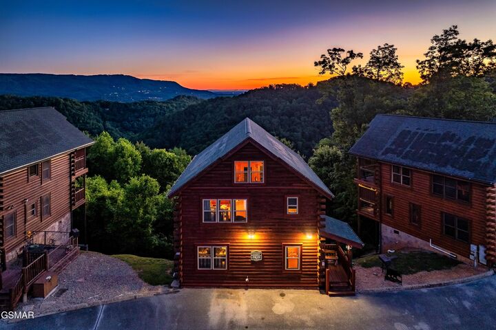 Property Photo: 2819 White Oak Ridge Lane TN 37862