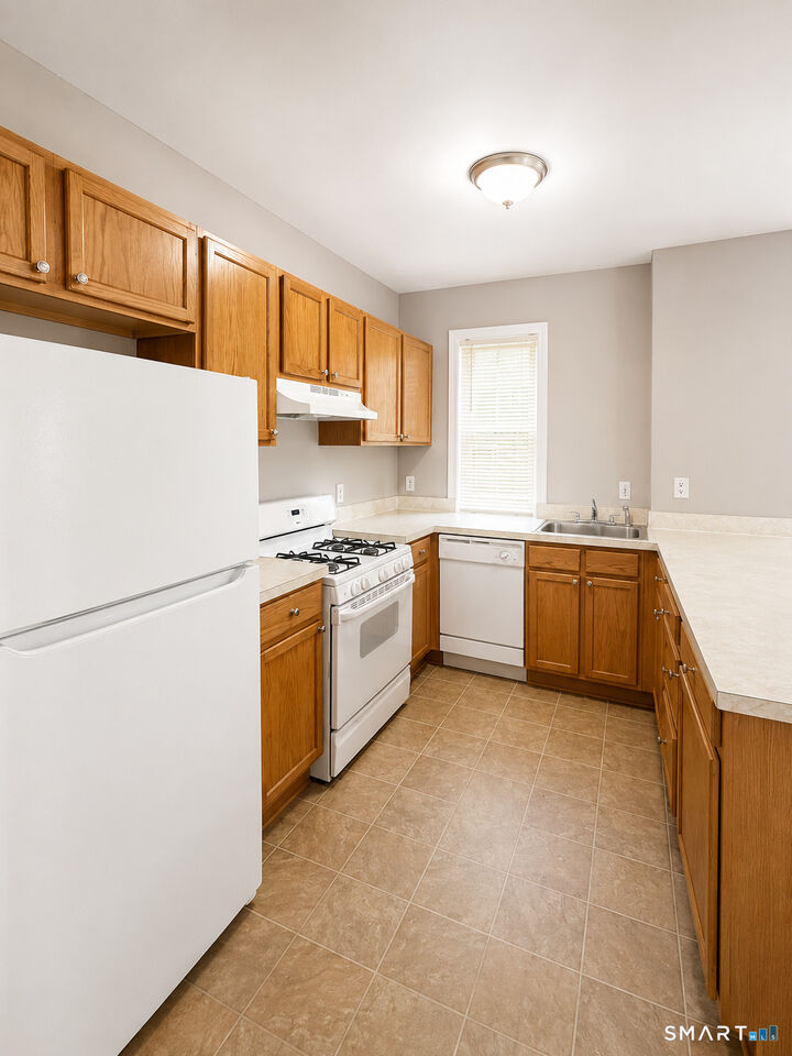 Property Photo: 164 Babcock Street 2N CT 06106