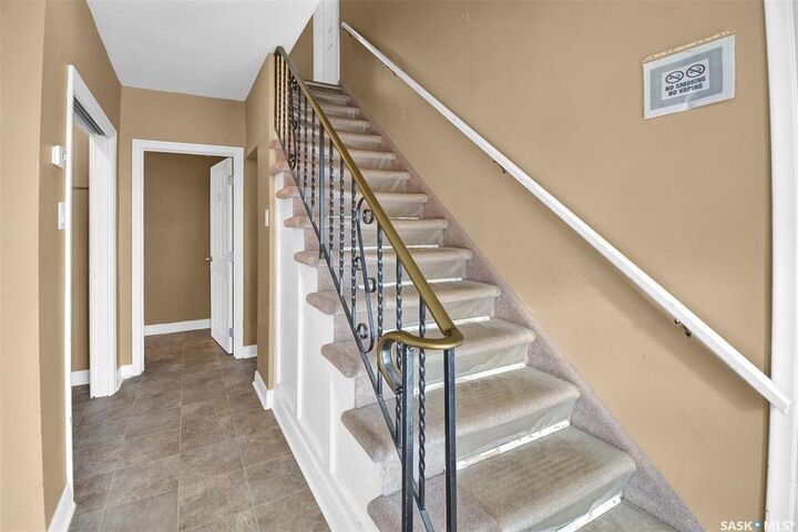 Property Photo:  420 Cumberland Avenue S  SK S7N 1L5 