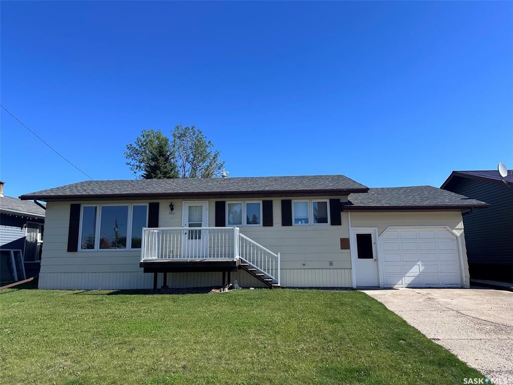 Property Photo:  207 4th Avenue E  SK S0J 2M0 