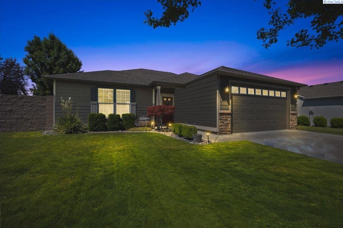 Property Photo:  5504 W 20th Avenue  WA 99338 