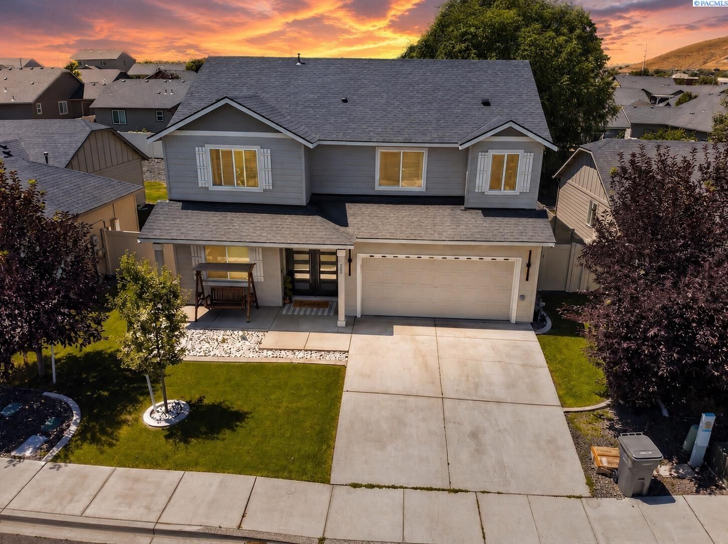 Property Photo:  662 Marysville Way  WA 99352 
