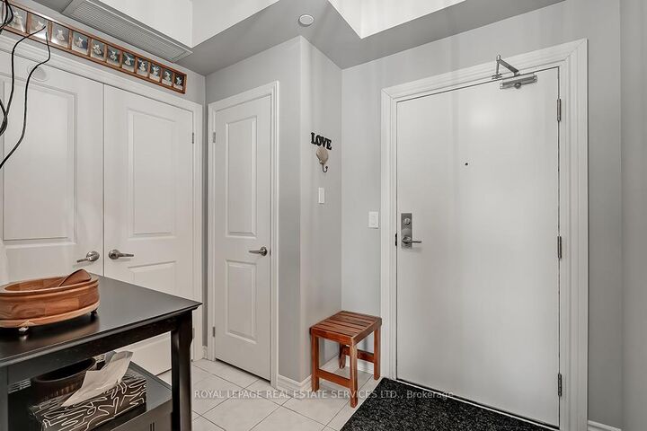 Photo de la propriété:  2300 Upper Middle Road 207  ON L6M 4G6 