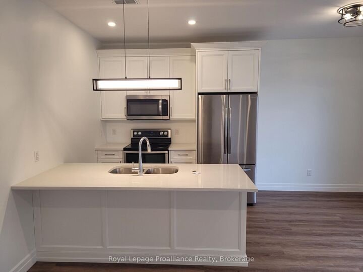 Property Photo: 15 Bay Street 4 ON K8V 1H2