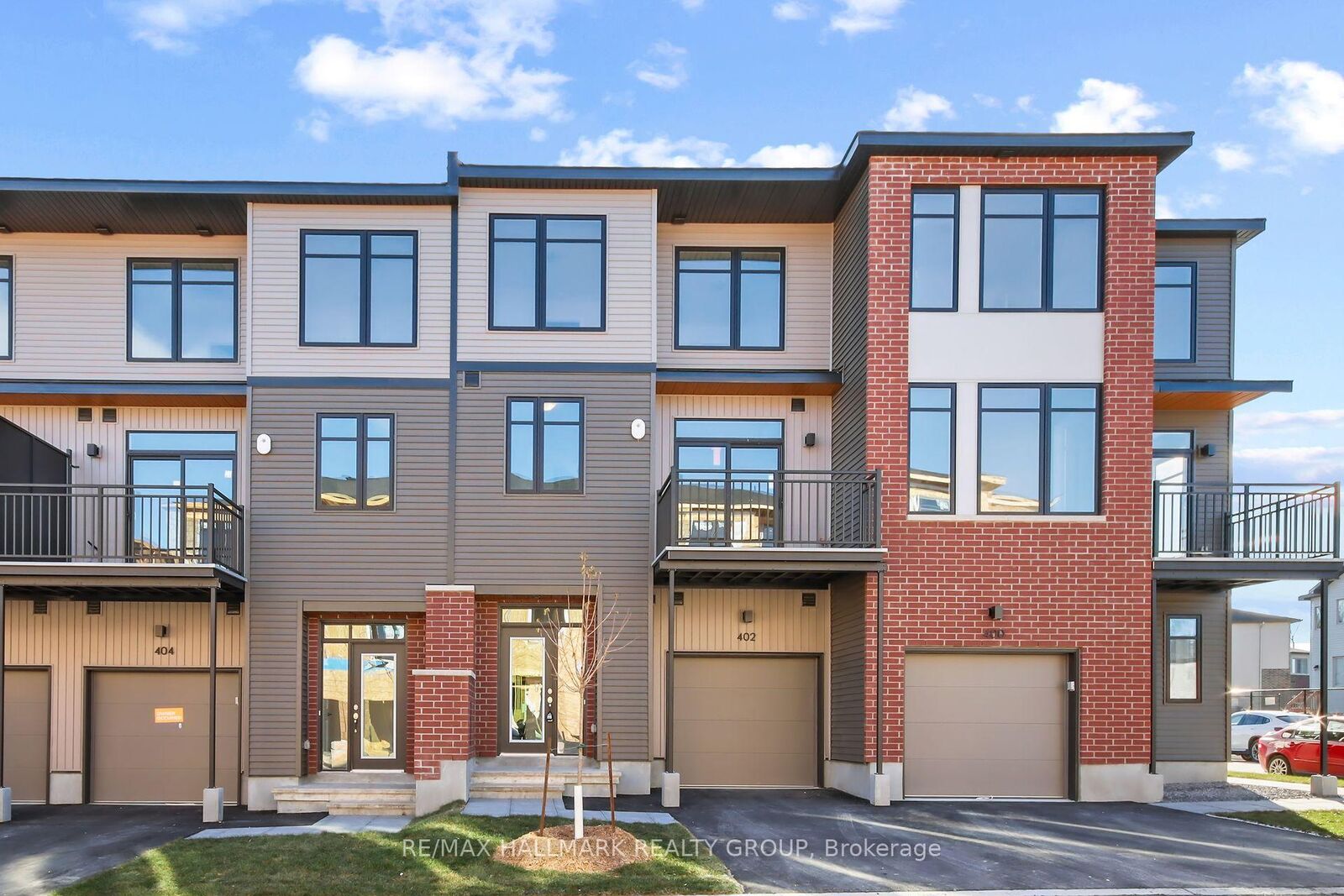 Property Photo:  402 Jewelwing Private  ON K1X 0M7 