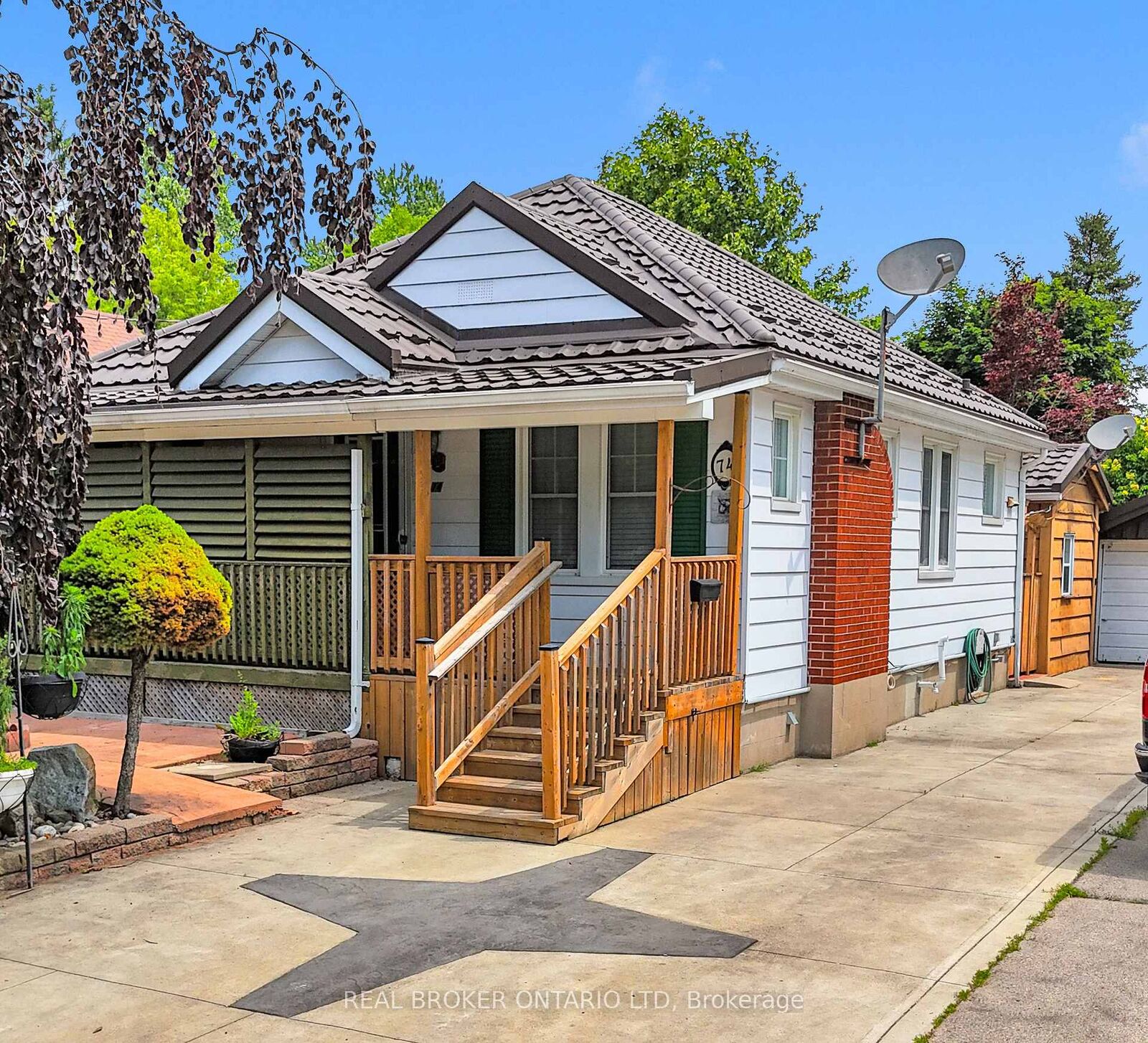 Property Photo:  74 Sterling Street  ON N5Y 1Y7 