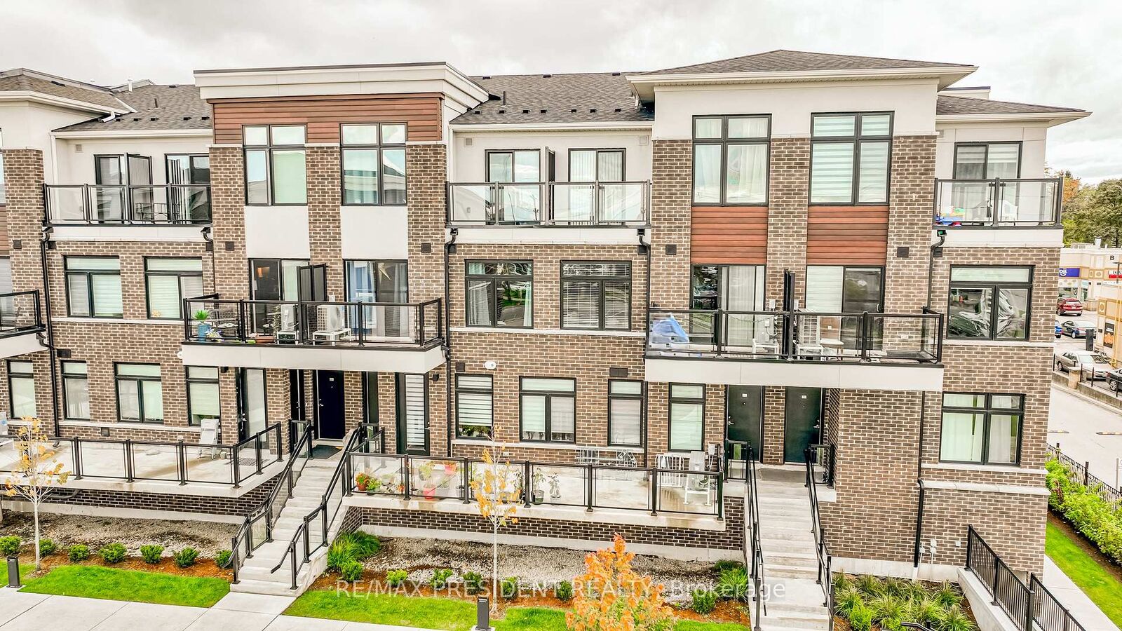 Property Photo:  755 Omega Drive 218  ON L1V 0H1 