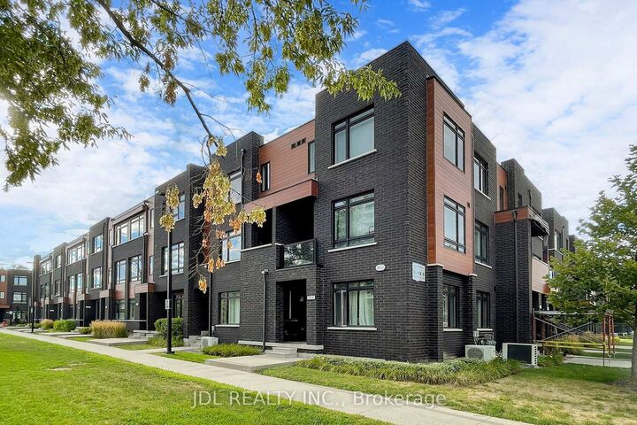 370 Red Maple Road 112 — photo 1