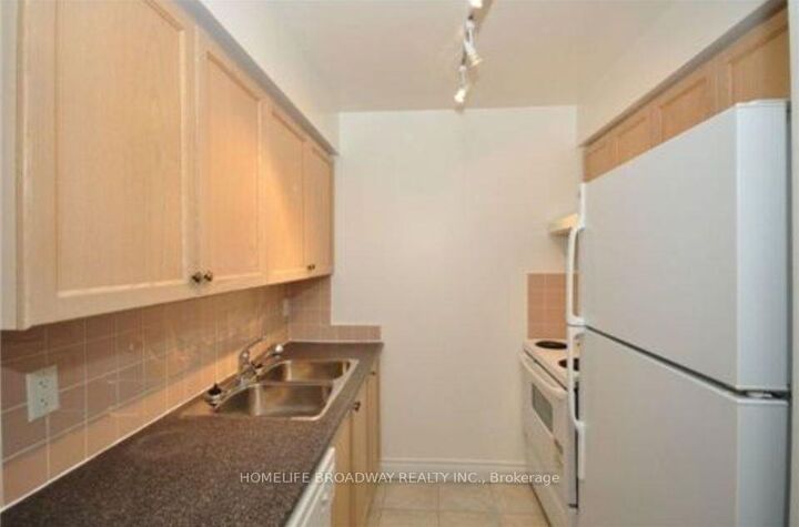 Property Photo: 2 Clairtrell Road 315 ON M2N 7H5