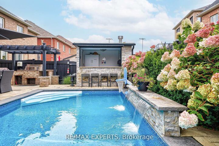 Property Photo: 265 Chatfield Drive N ON L4H 3R8