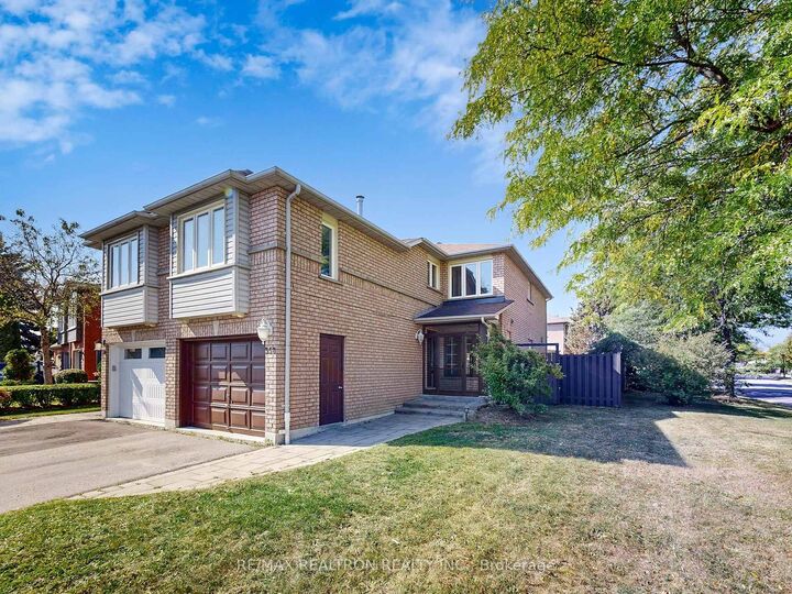 Property Photo: 558 Willowick Drive ON L3X 2A6
