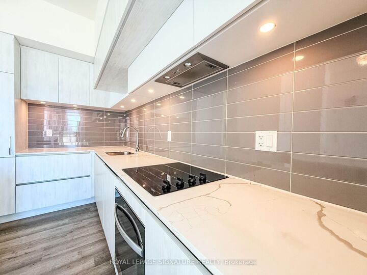 Property Photo:  5 Steckley House Lane 705  ON L4S 0N2 