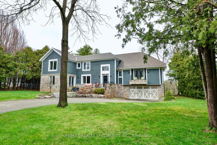 Property Photo: 1301 Gatehouse Drive ON L5H 1A6