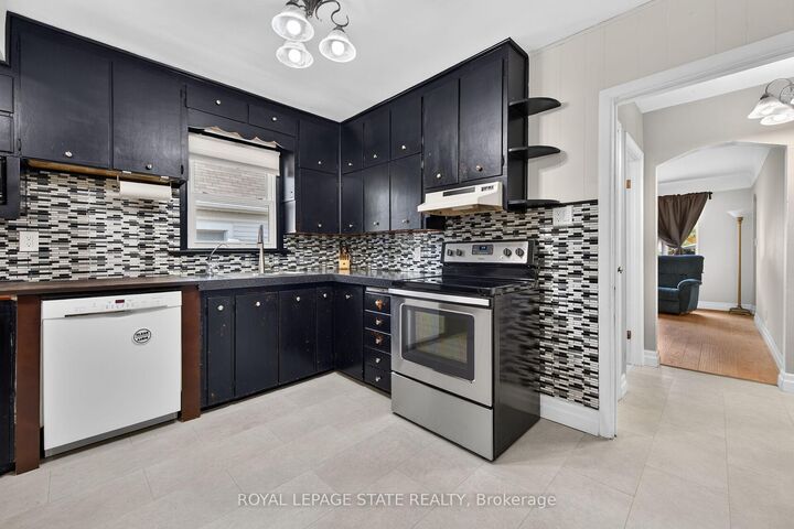 Property Photo: 302 East 28th Street ON L8V 3J3