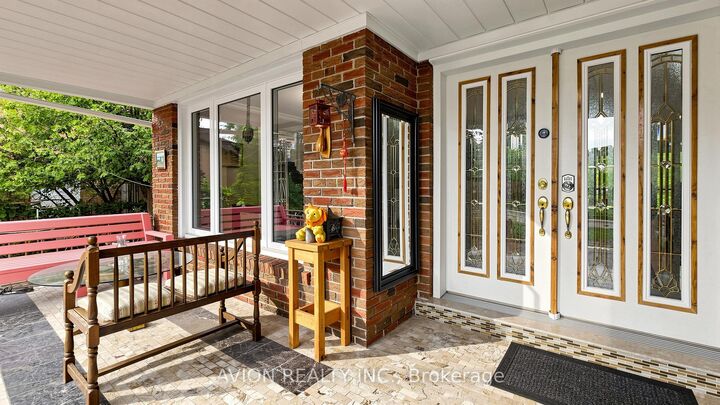 Property Photo: 1423 Malibou Terrace ON L5J 4B9