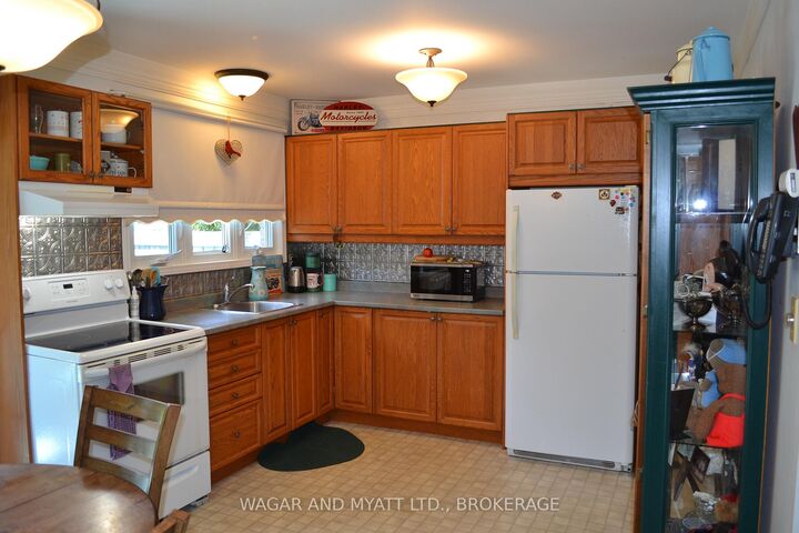 Property Photo: 60 Winchester Drive 30 ON K7R 3R2