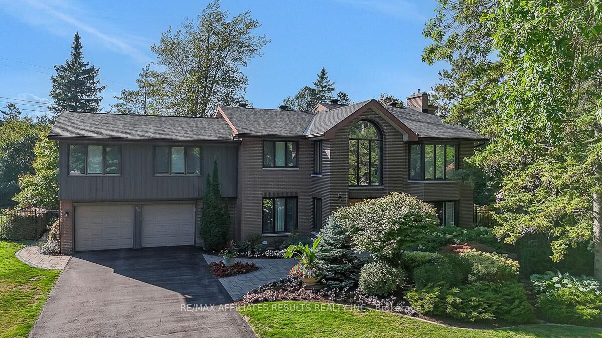 Property Photo: 30 Pentland Crescent ON K2K 1V5