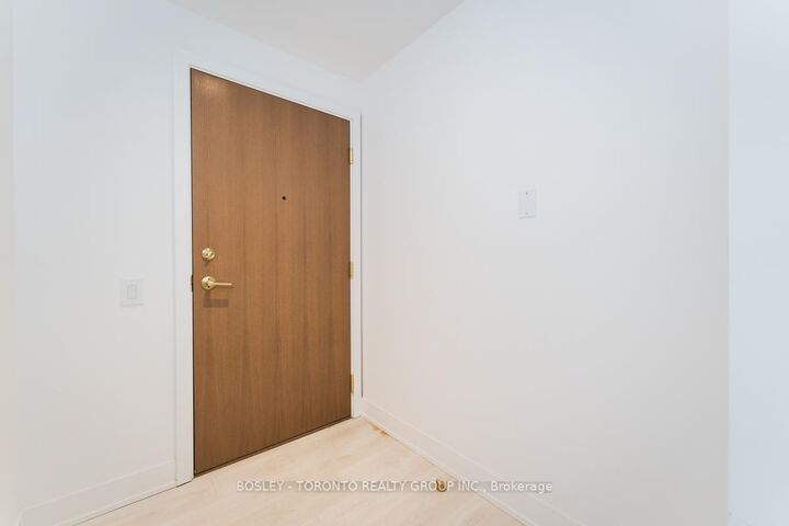 Photo de la propriété: 1285 Queen Street 504 ON M4L 1C2