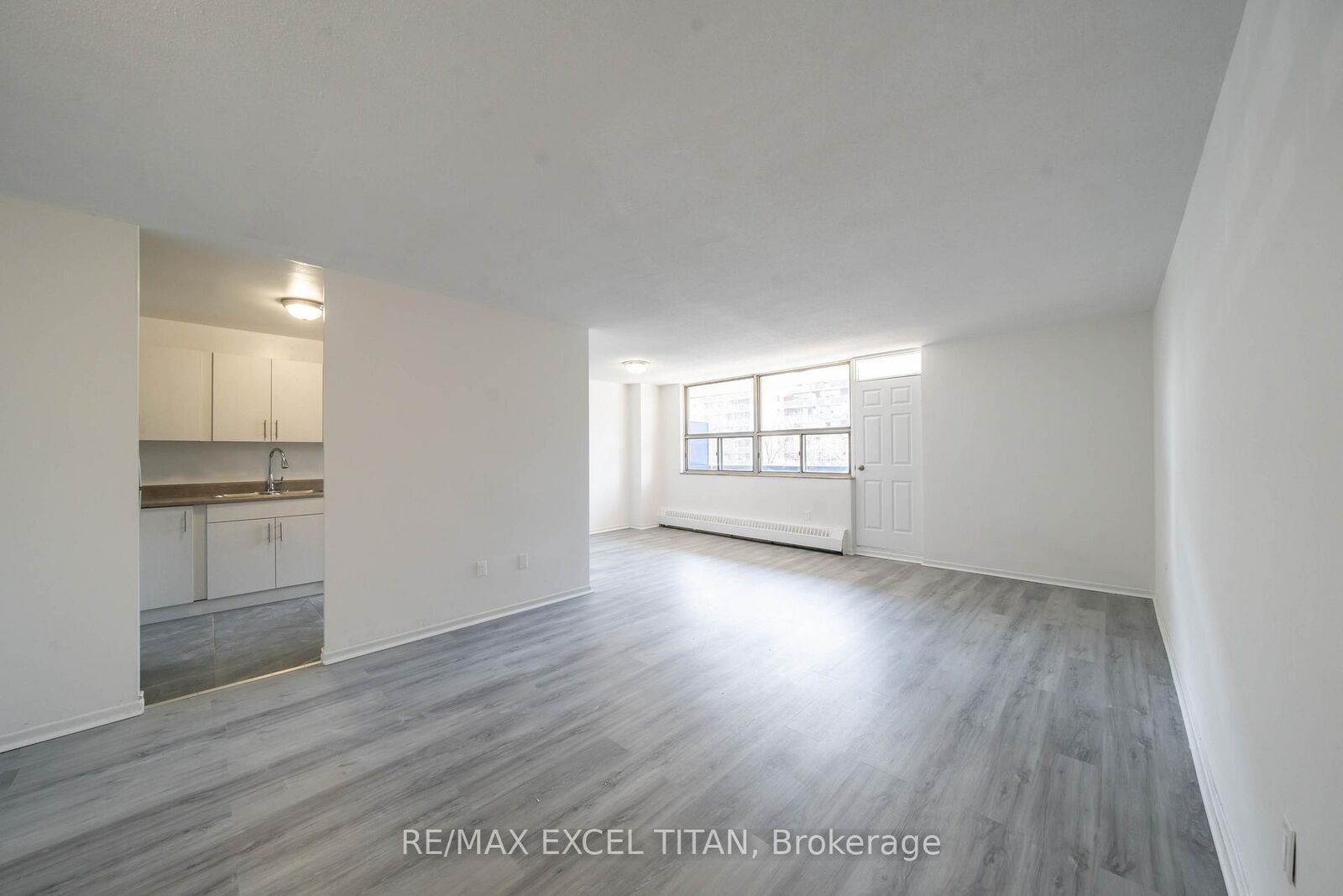 Property Photo: 5 Glamorgan Avenue 301 ON M1P 4P1
