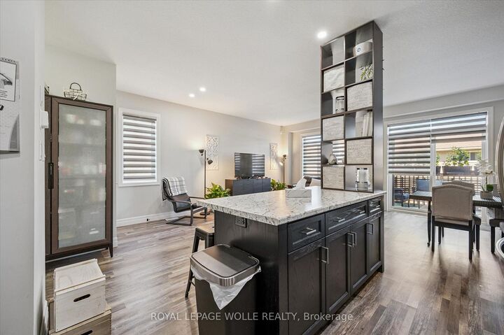 Property Photo: 1023 Devonshire Avenue 15 ON N4S 5S1