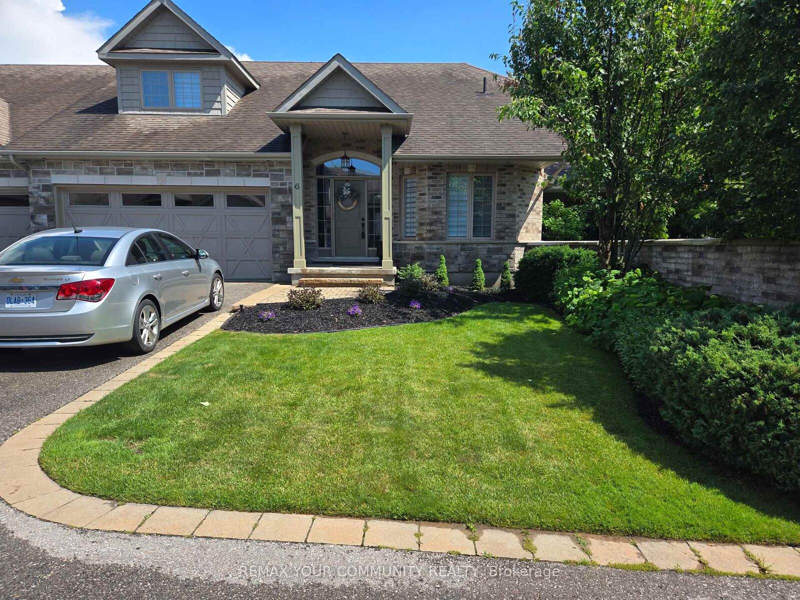 Property Photo: 10 Reddington Drive 6 ON L7E 4C3